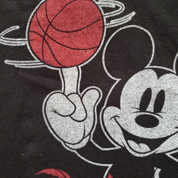 Toronto Raptors Mickey Mouse T-Shirt. Medium. - Picture 3 of 8